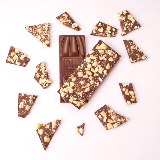 CHOCOLATE DULCE CON AVELLANAS TOSTADAS